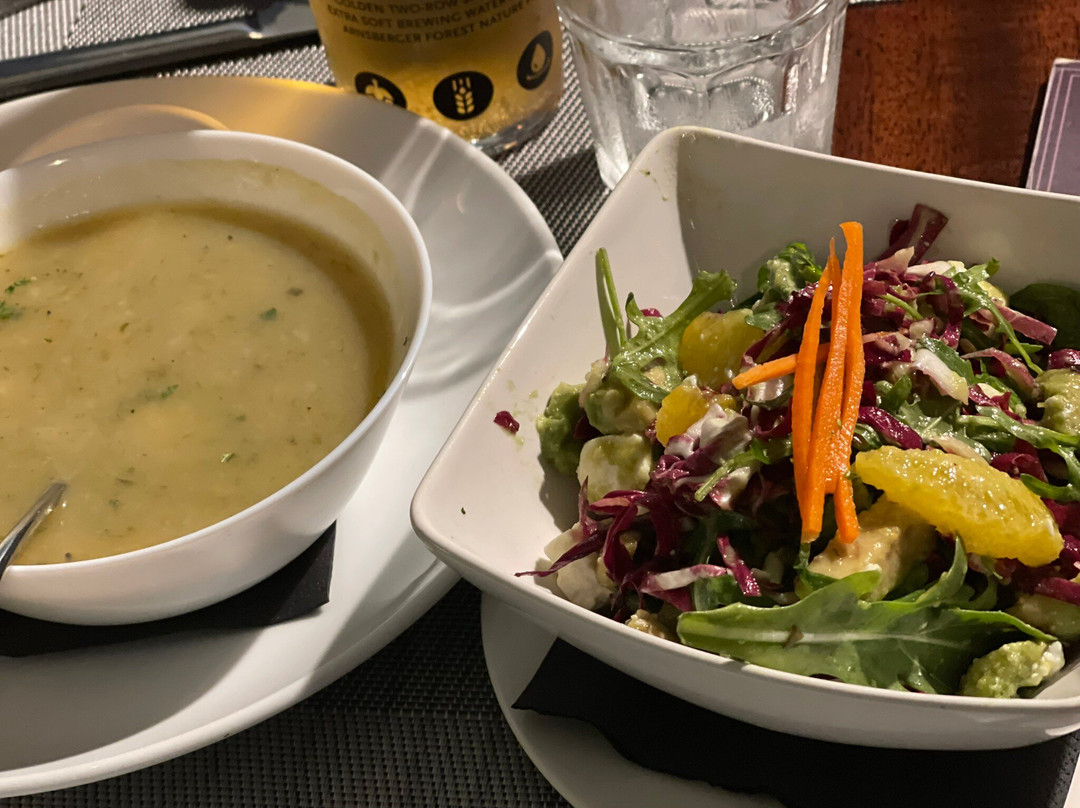 Queens Head Hotel主图