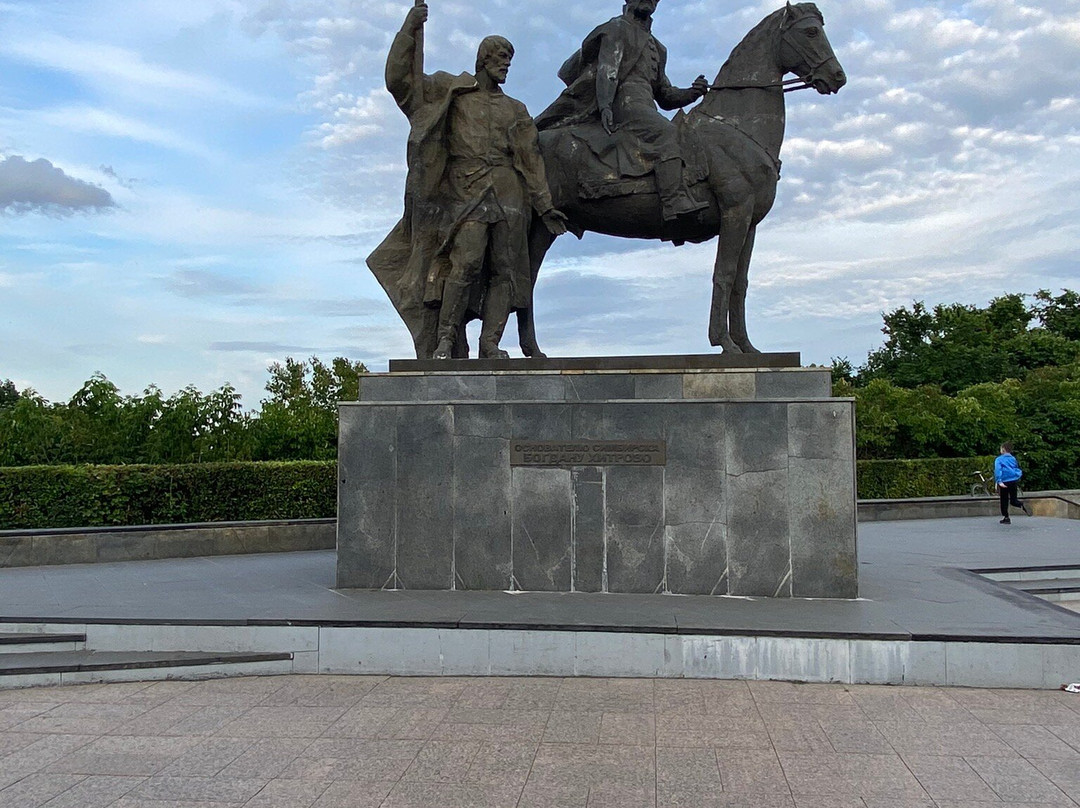 Bogdan Lhitrovo Monument-Ulyanovsk必去景点