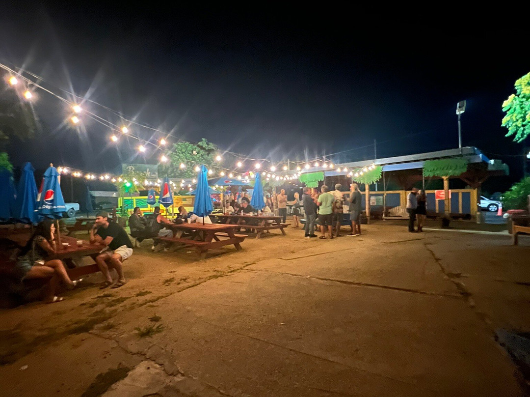 The Clamdiggers Lounge & Pizzeria-门罗必去景点