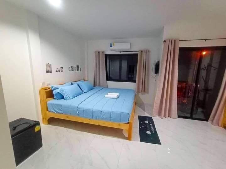 Phanomrung Hostel and Linn Chan Cafe
