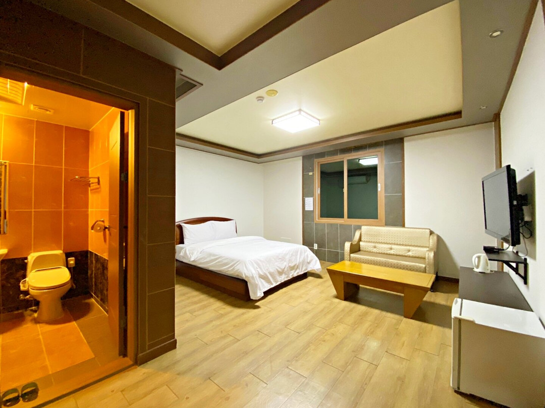 F1 Hotel主图