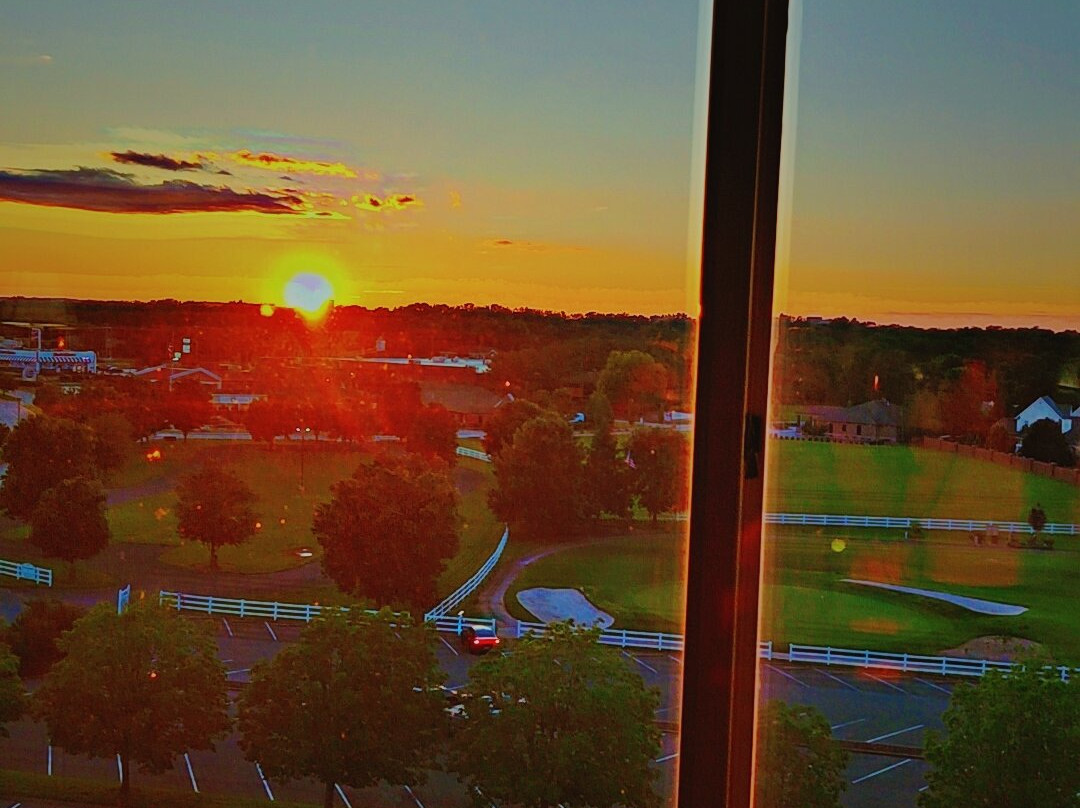 大学广场保龄格林假日酒店主图