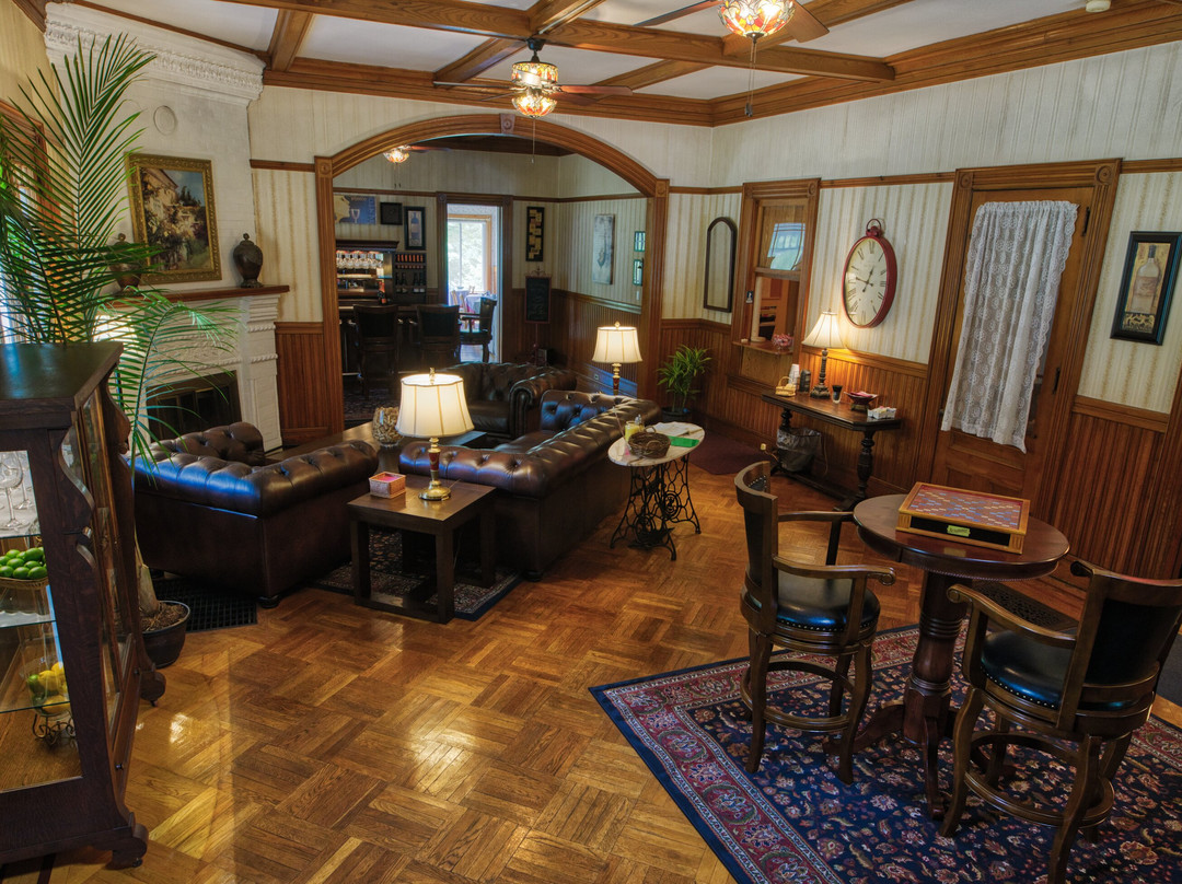 Rockwell Falls Inn And Wine Bar主图