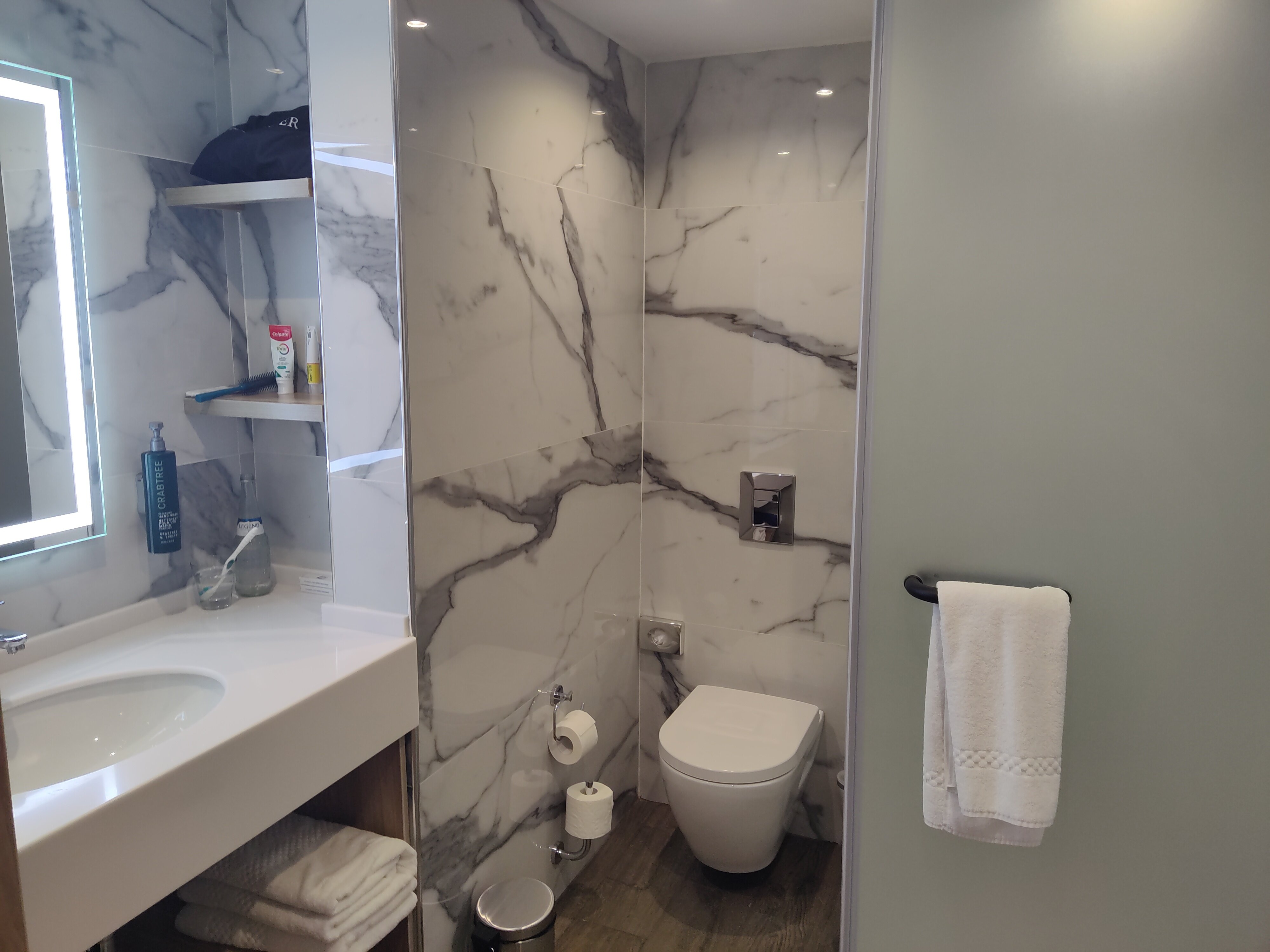 Hilton Garden Inn Samarkand-浴室