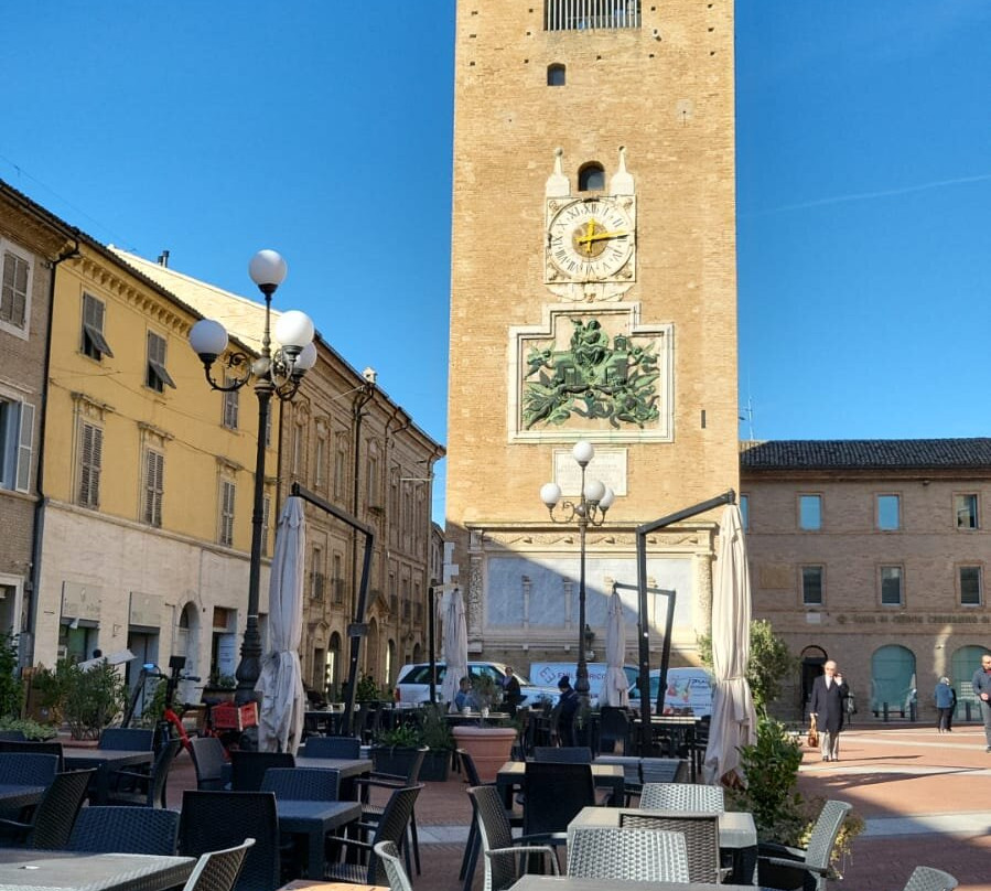 Piazza Giacomo Leopardi e Palazzo Comunale-Recanati必去景点