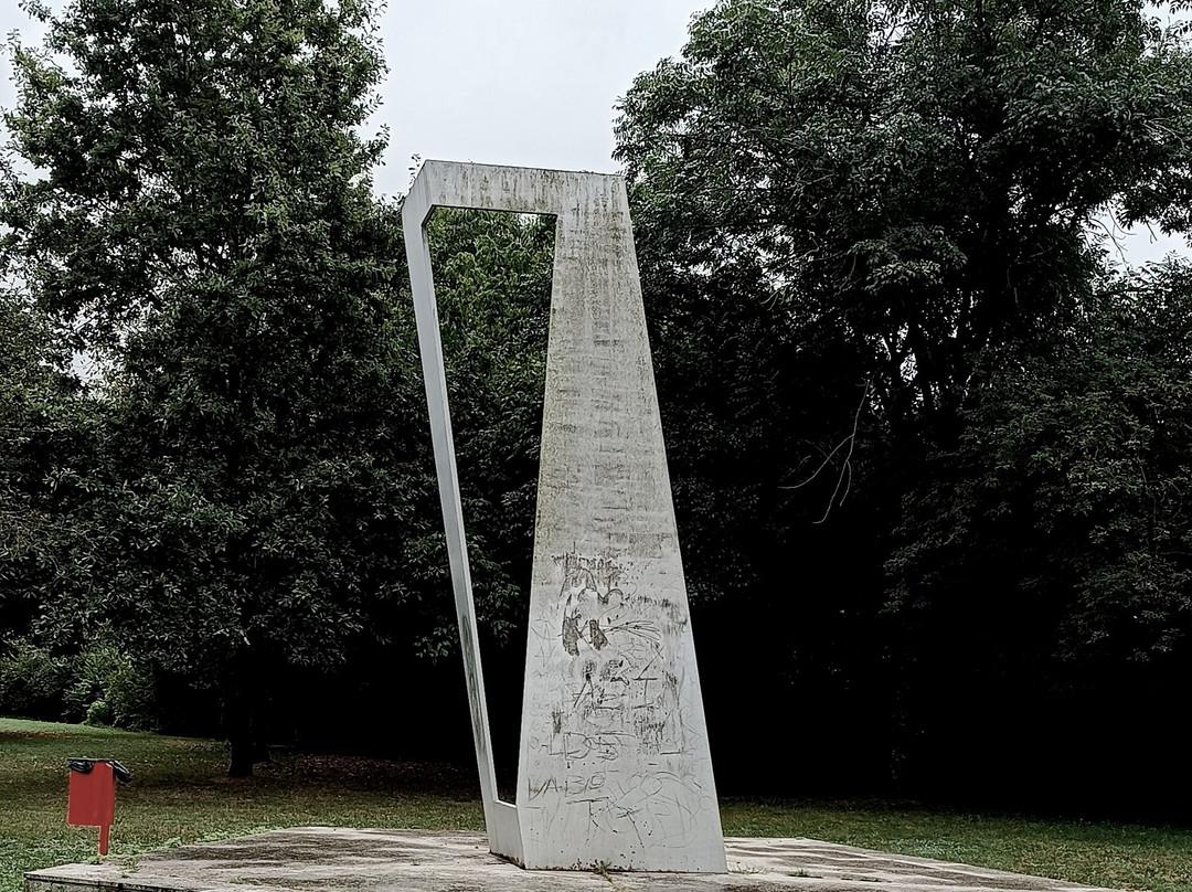 Escultura «xana De La Ventana»-Sama必去景点