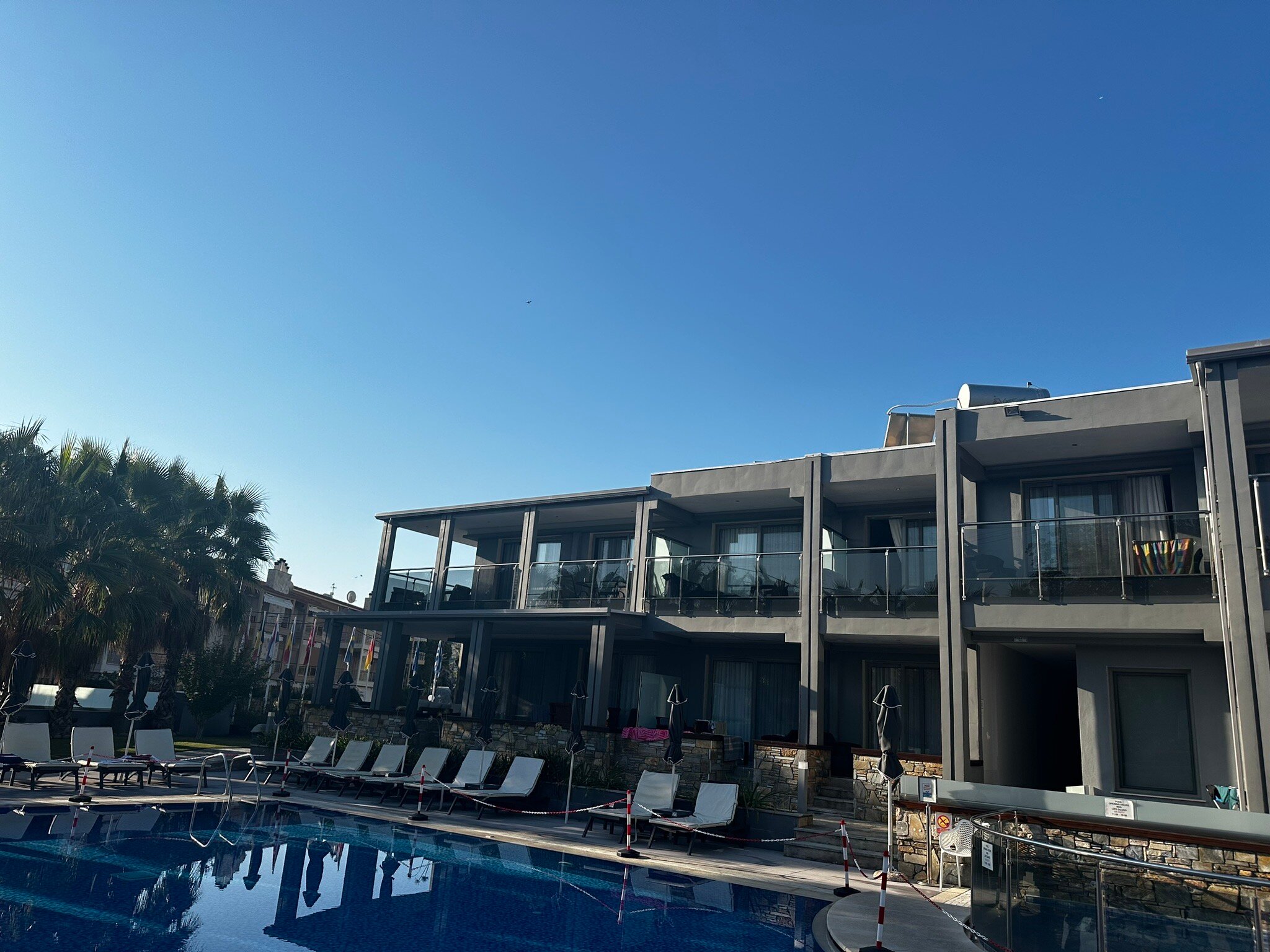 Dionysos Hotel & Suites-官方