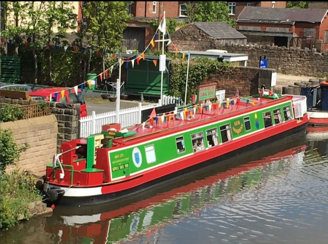 New Horizons Canal Boat景点图片