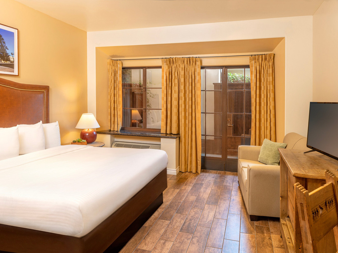 Clocktower Inn Ventura主图