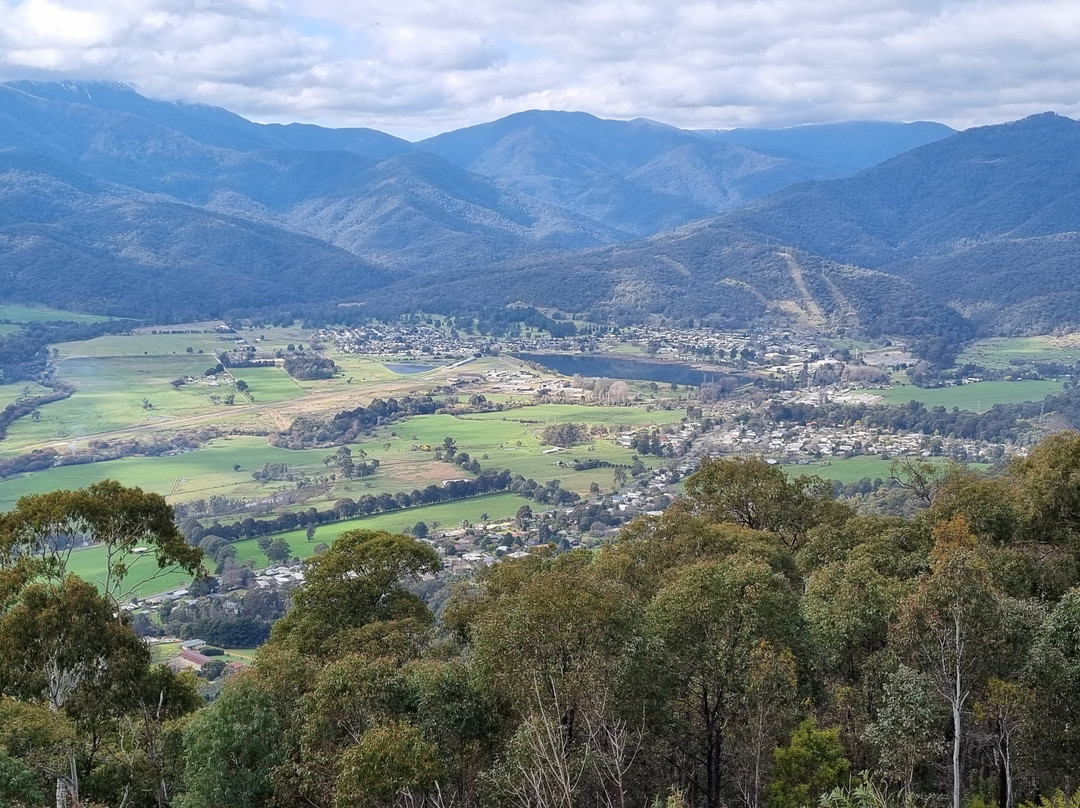 Bright Colonial Motel主图