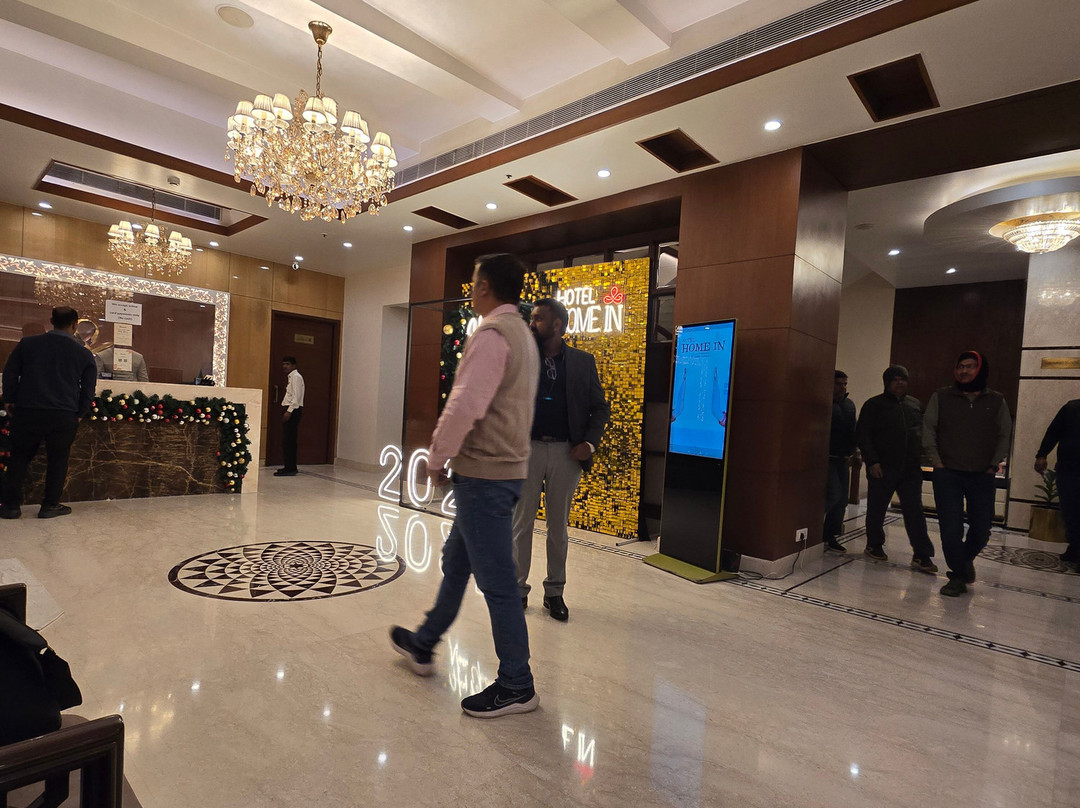 Hotel Home In By Amrik Sukhdev主图