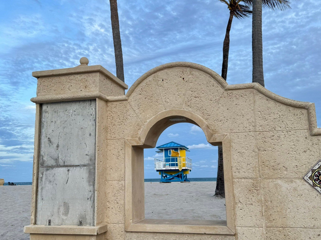 St Maurice Beach Inn主图