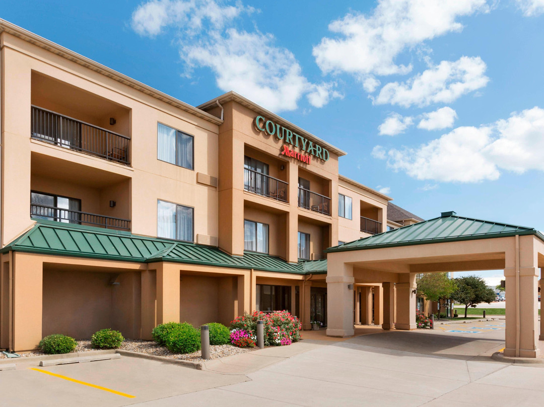 Courtyard By Marriott Bloomington Normal主图