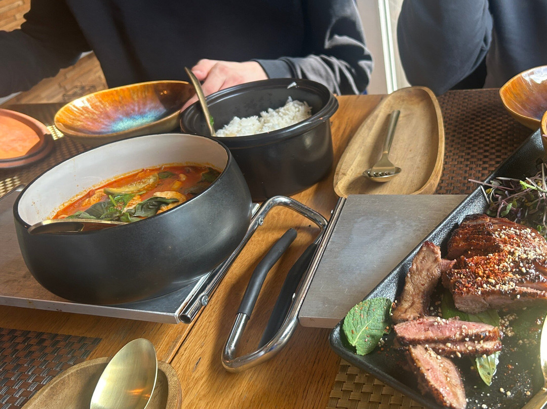 Arrom Thai