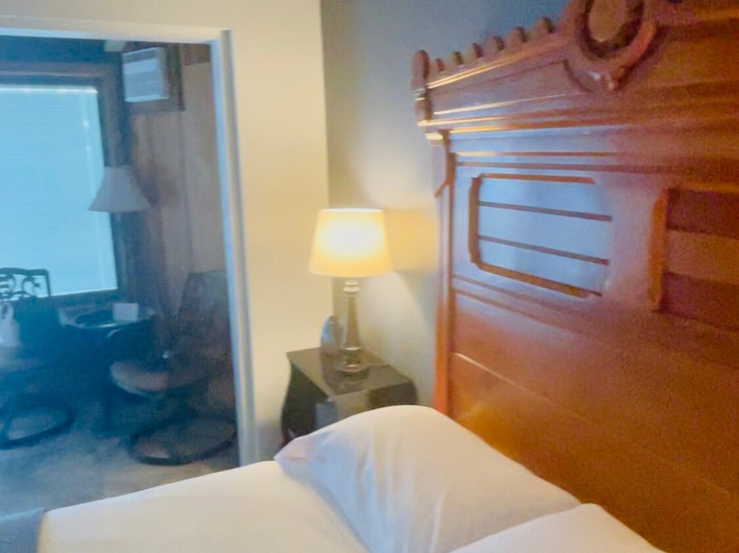 Twin Pine Manor Bed & Breakfast主图