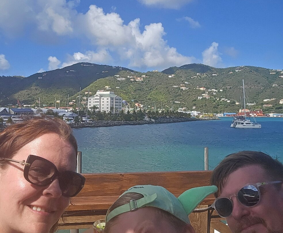 Aromas Cigar & Martini Bar-Road Town必去景点