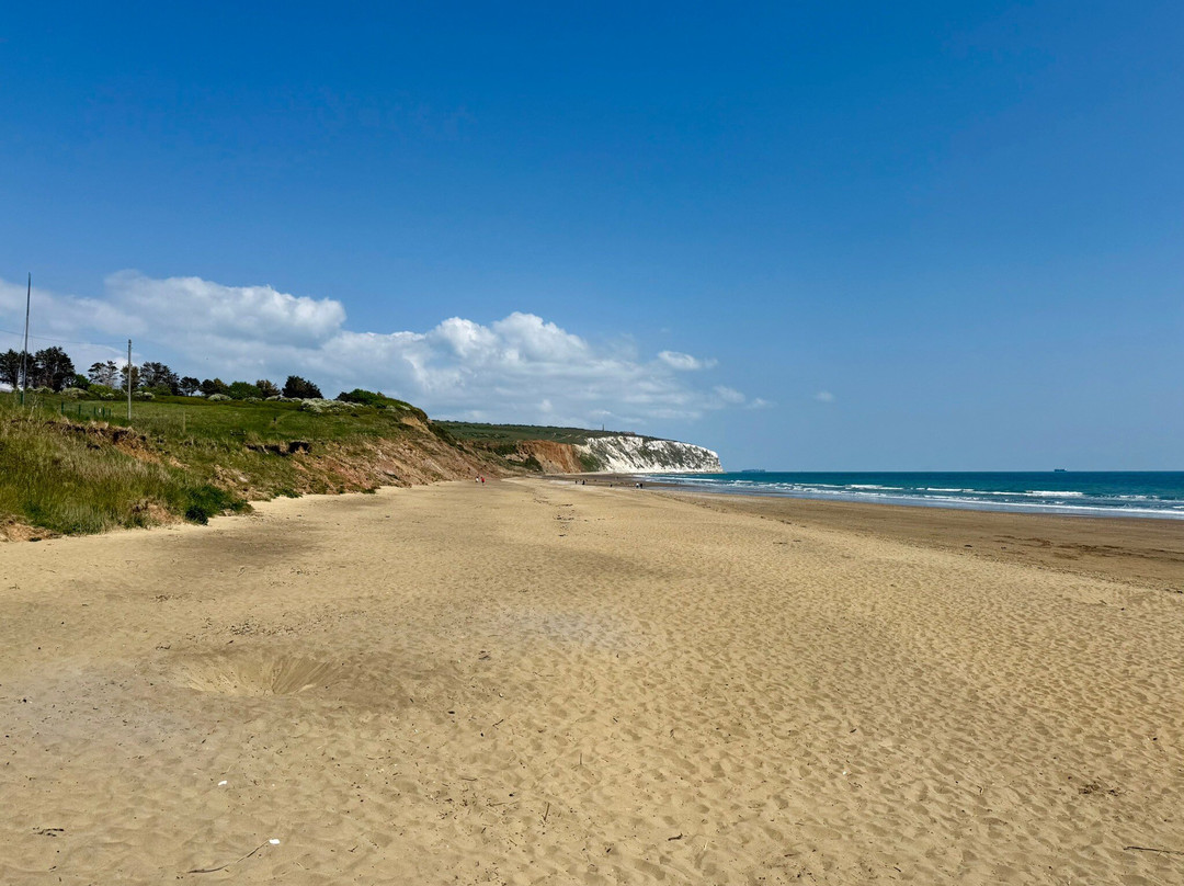 Yaverland Beach景点图片
