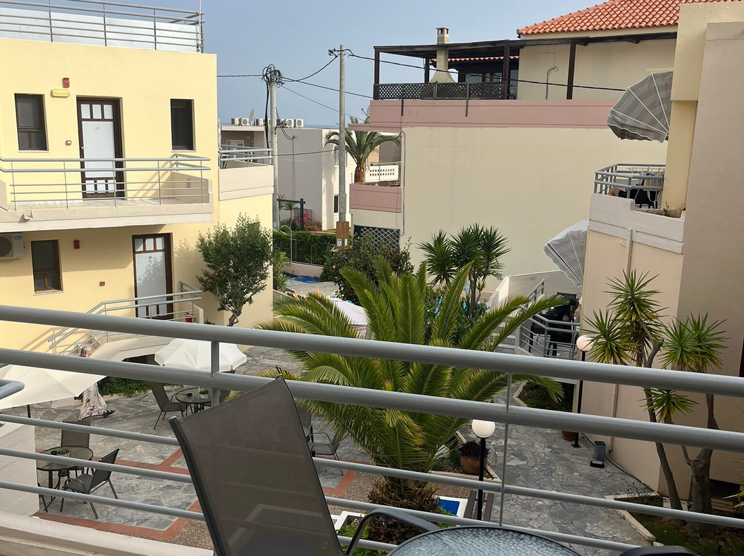 Calypso Apartments主图