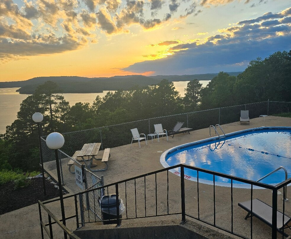 Pointe West Resort Motel主图