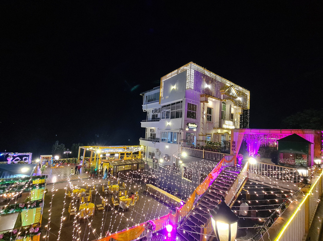 拉吉普尔之巅酒店主图