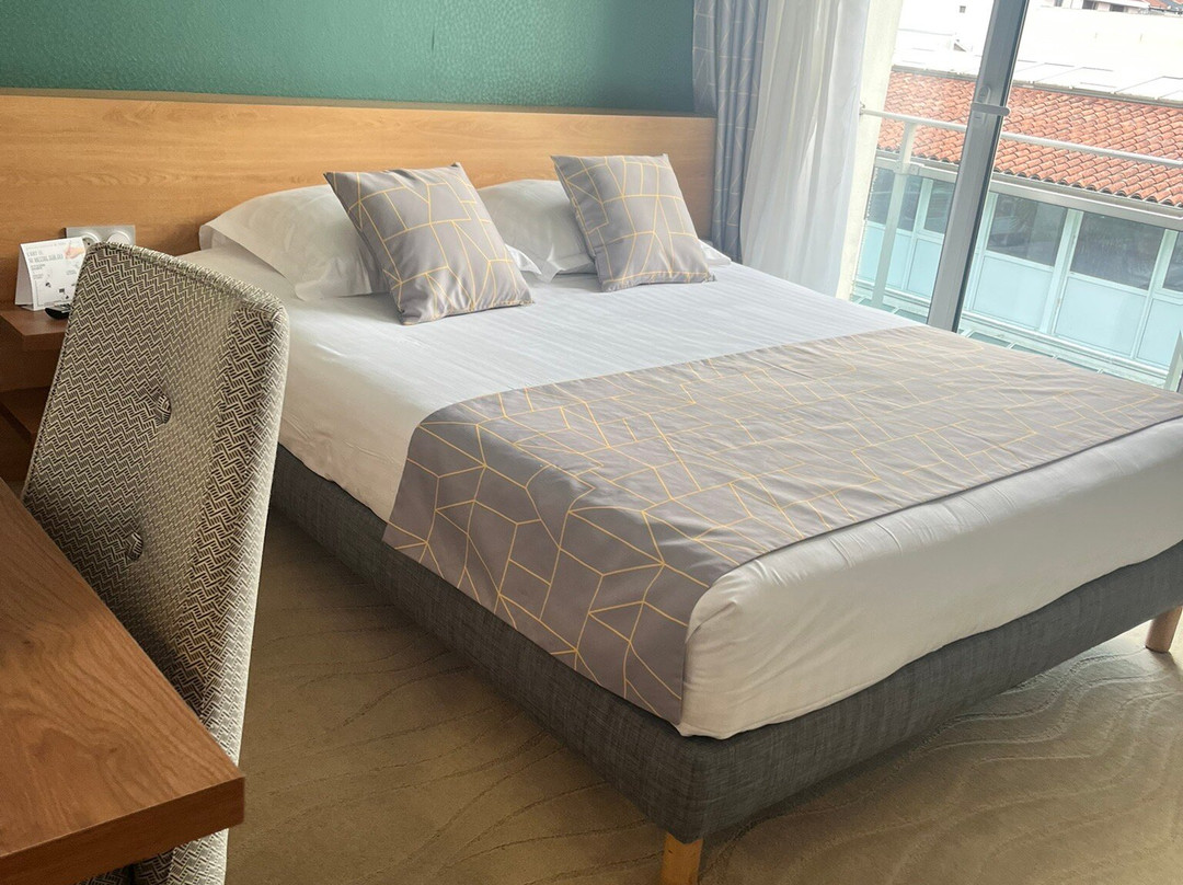 Les Thermes De l'Avenue主图