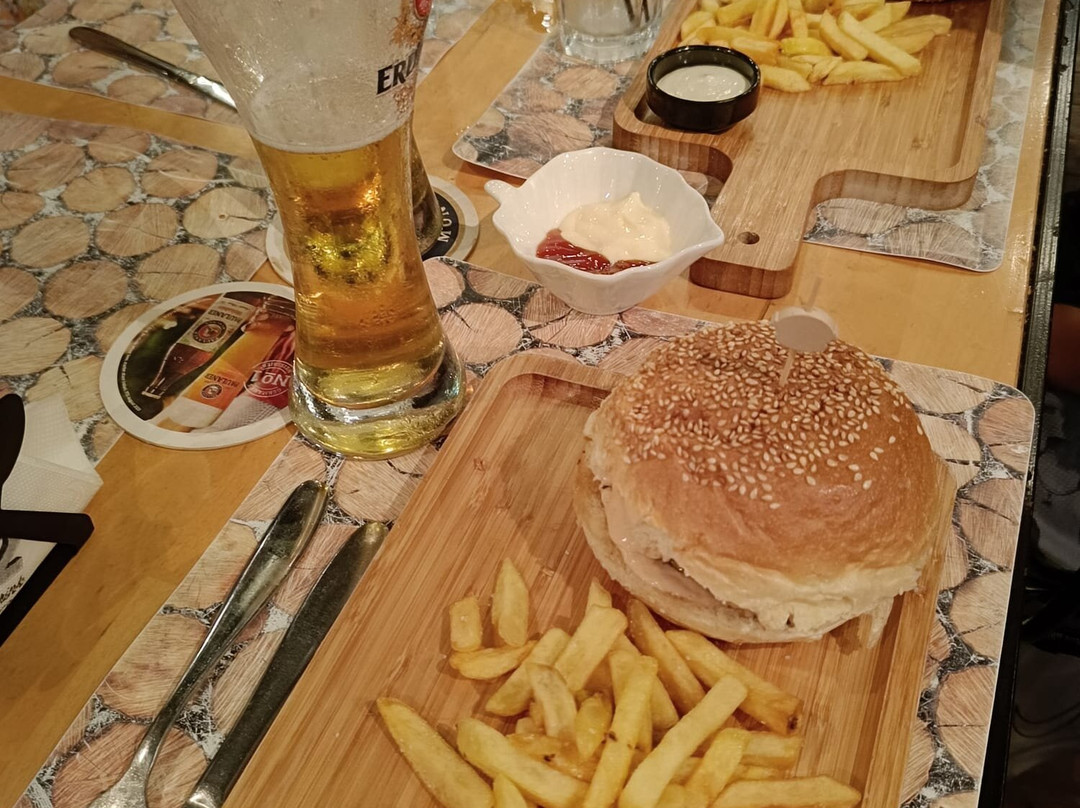 052 Food & Drink