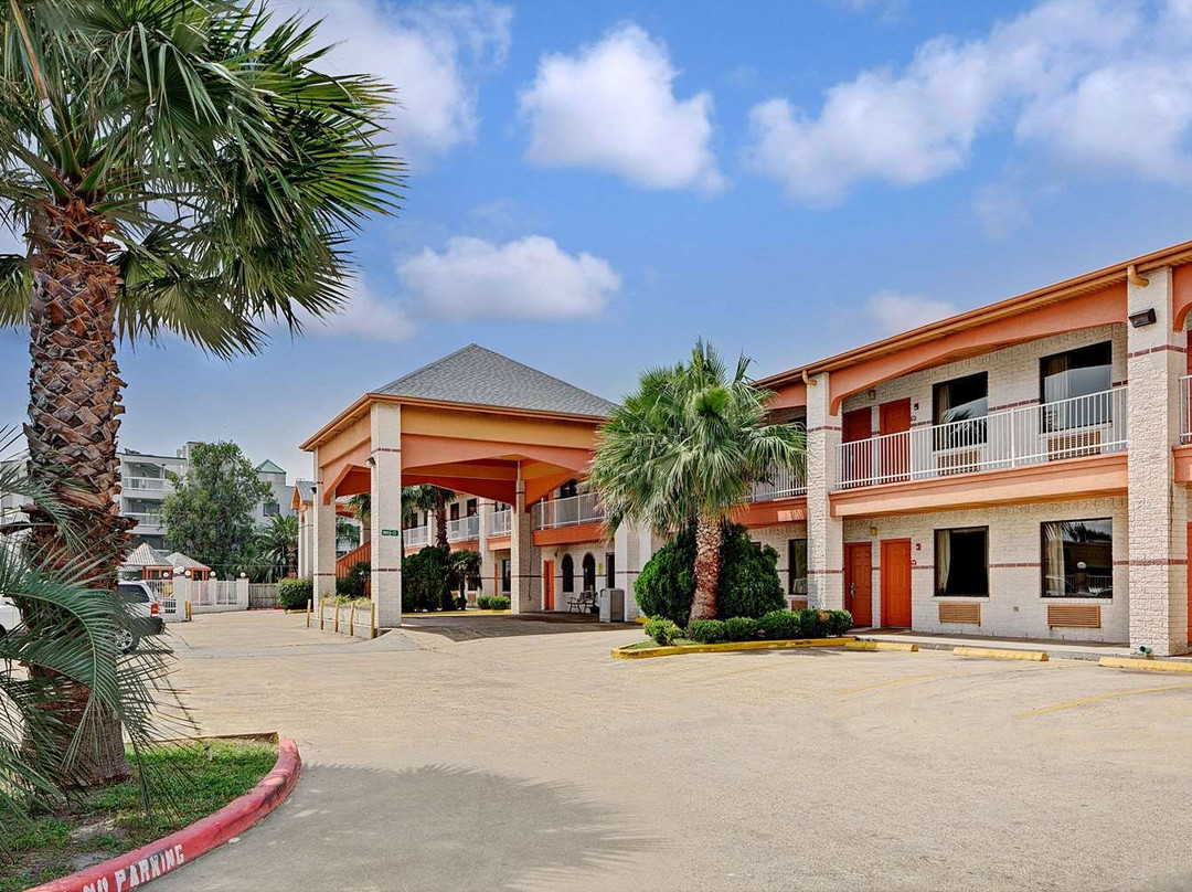 Super 8 by Wyndham Galveston