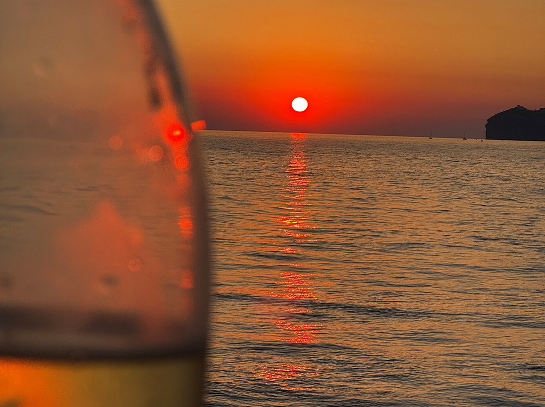 Vista Yachting Santorini-圣托里尼必去景点