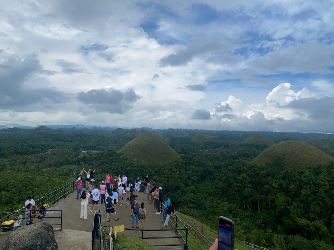 Chocolate Hills Complex主图