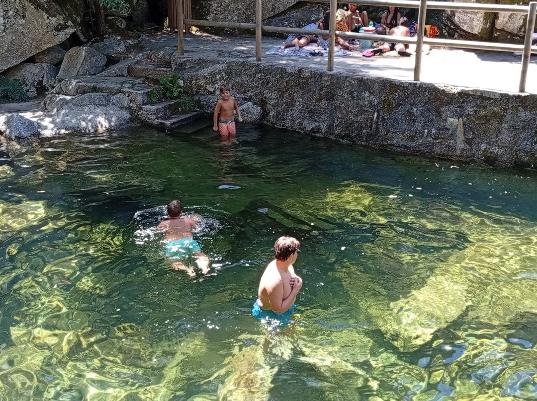 Praia Pluvial Lapa Dos Dinheiros-Lapa dos Dinheiros必去景点