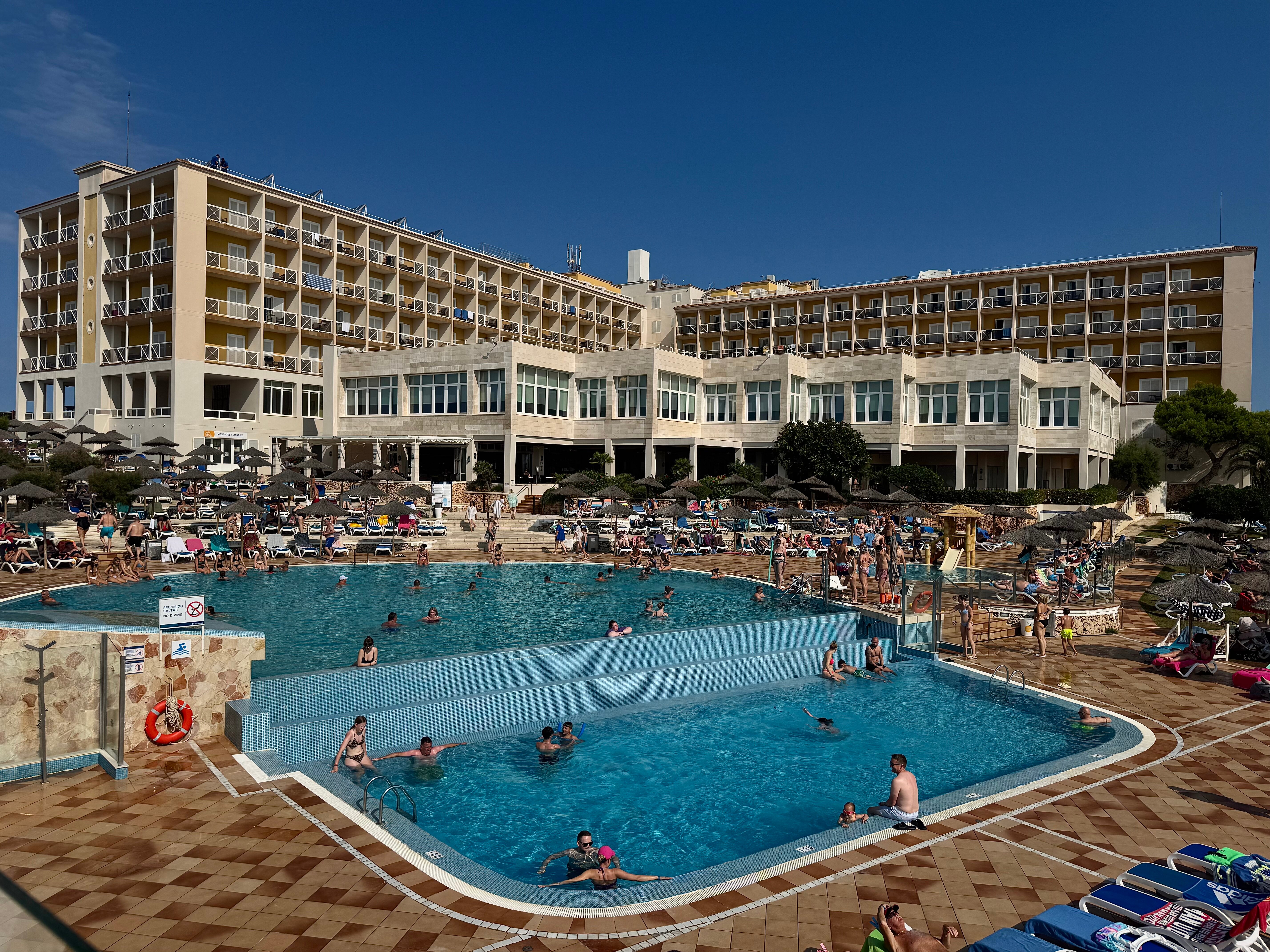 Globales Almirante Farragut-泳池