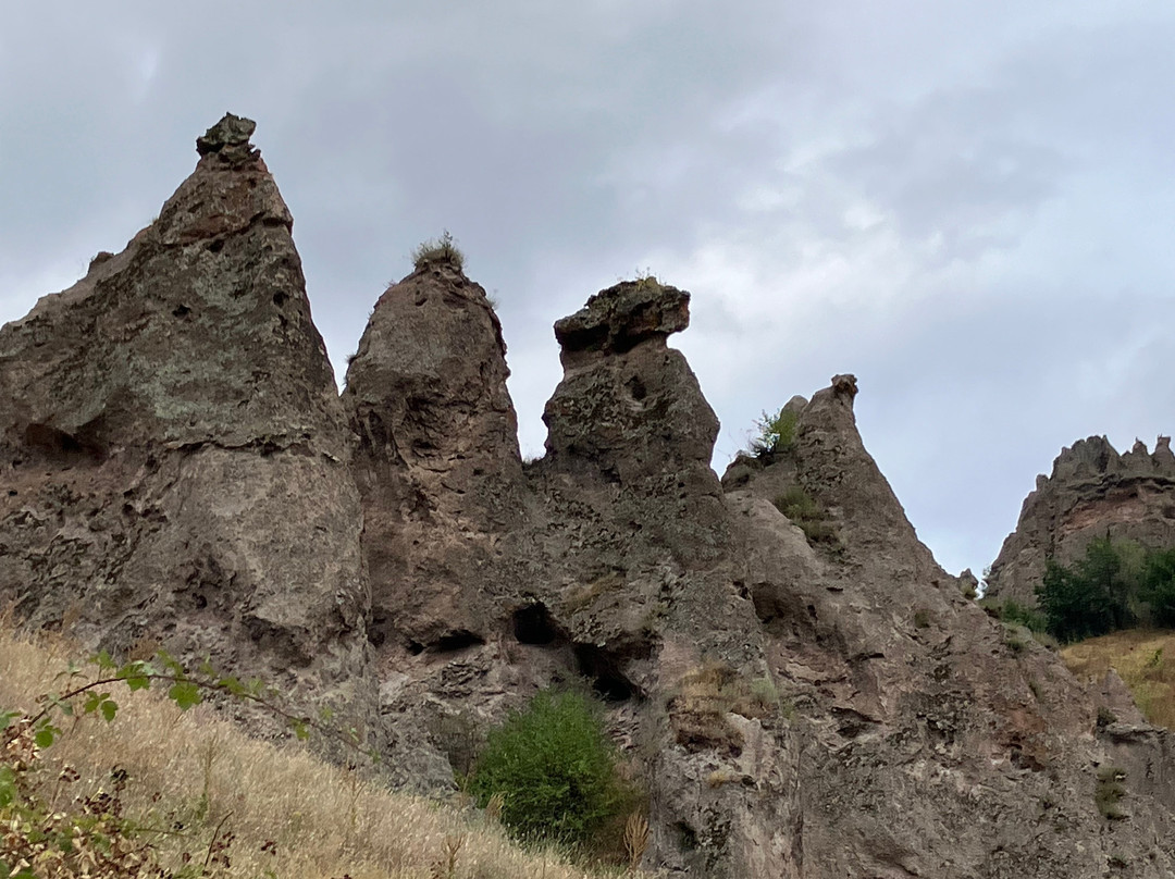 亚美尼亚旅游景点-Medieval Goris Cave Dwellings