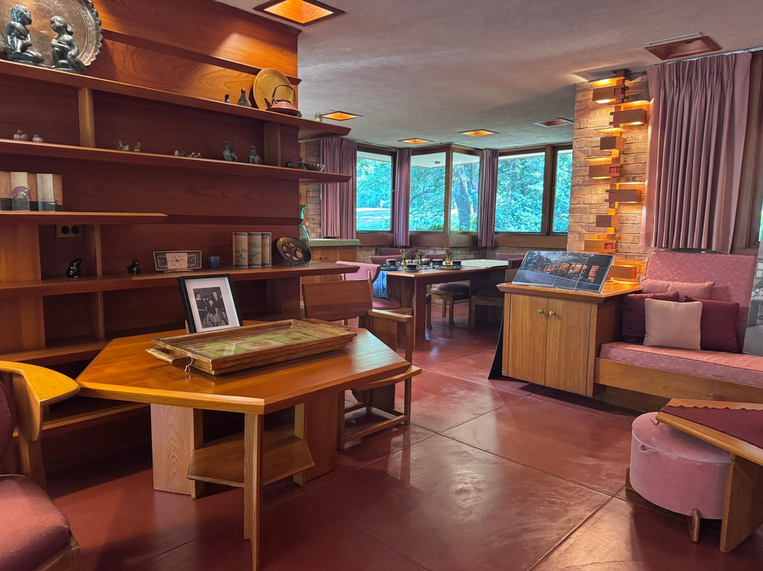 Frank Lloyd Wright's Laurent House-罗克福德必去景点