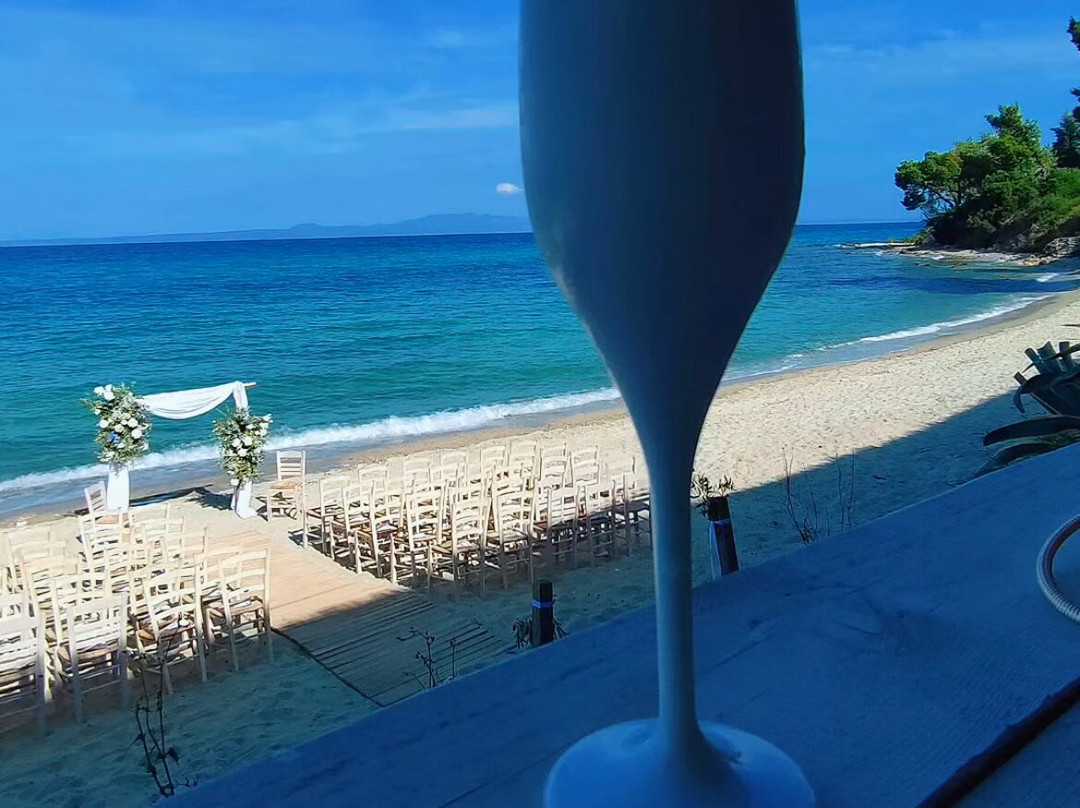 Agora Beach-Kriopigi必去景点