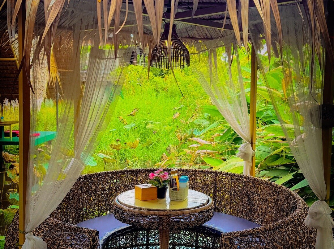 ร้านนั่งห้อยขา