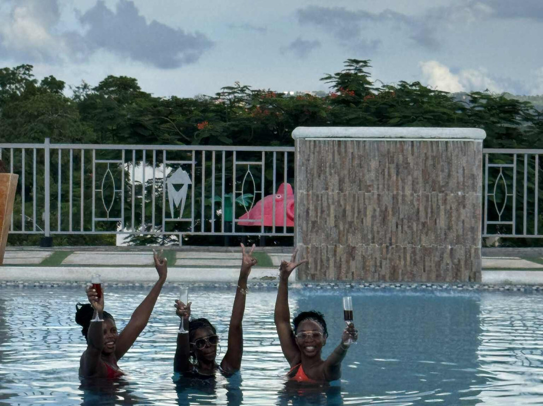 Mike's Tours & Transportation-蒙特戈贝必去景点