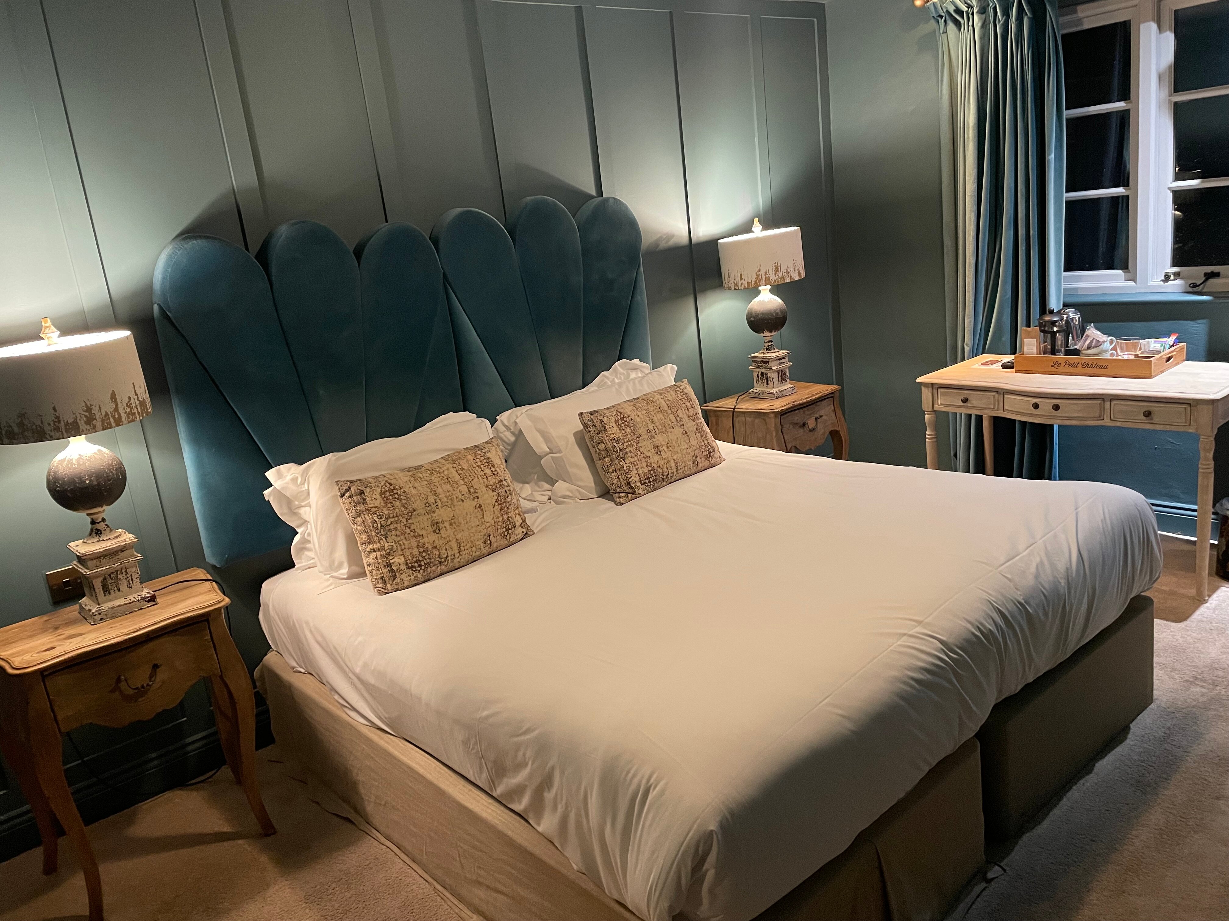 Le Petit Chateau & William De Percy-官方