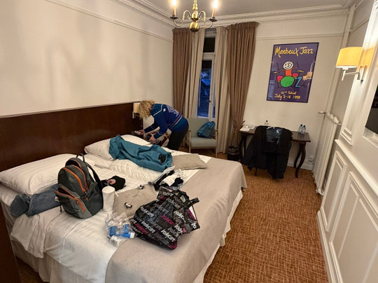 赫尔维提酒店主图