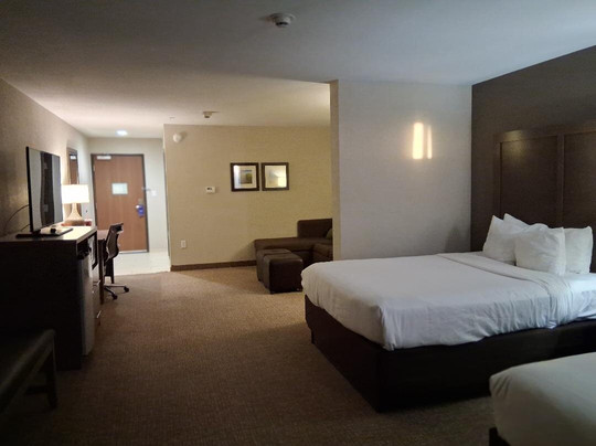 Comfort Inn & Suites主图