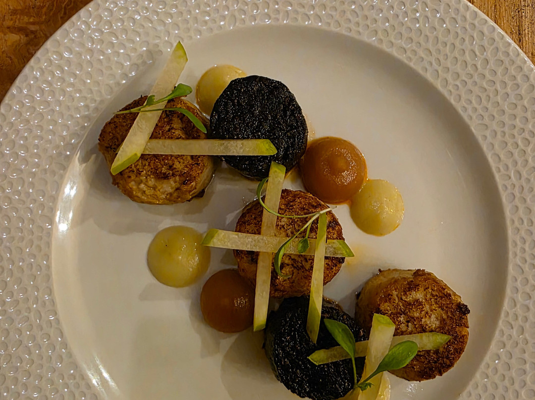 Fox and Hounds Country Hotel主图