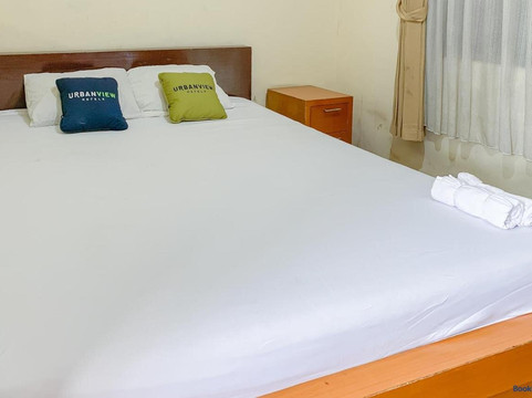 Urbanview Hotel Dasa Putra Syariah Sumedang