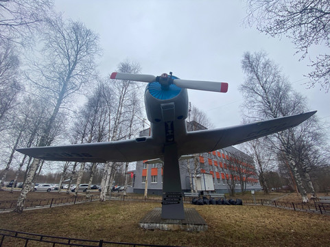 Monument to Plane YAK-18T-阿尔汉格尔斯克必去景点