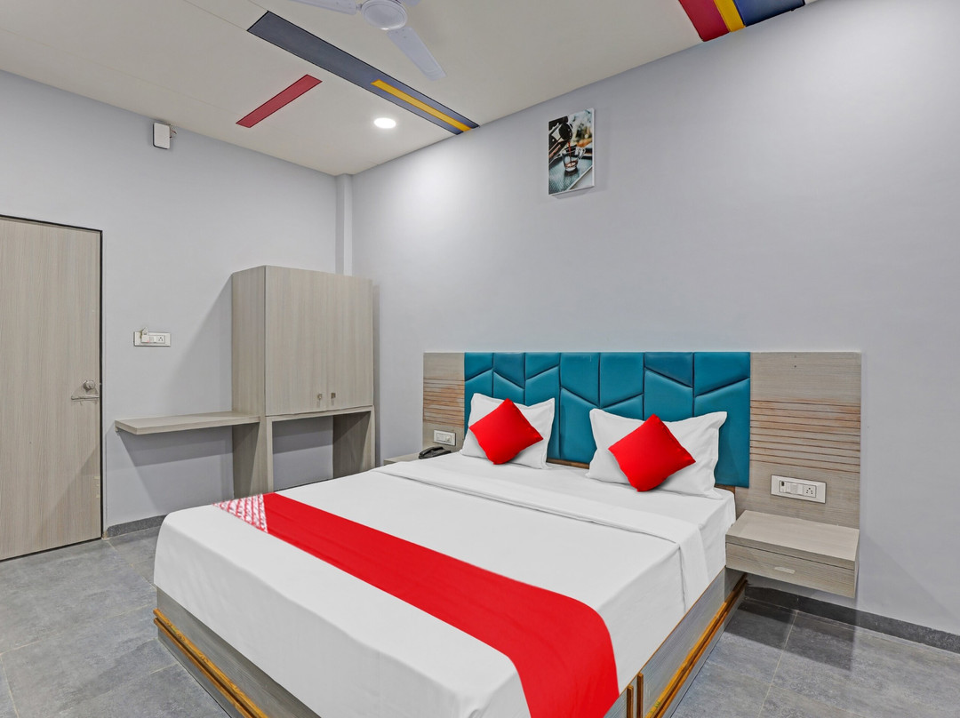 OYO Flagship 811566 Hotel Lotus
