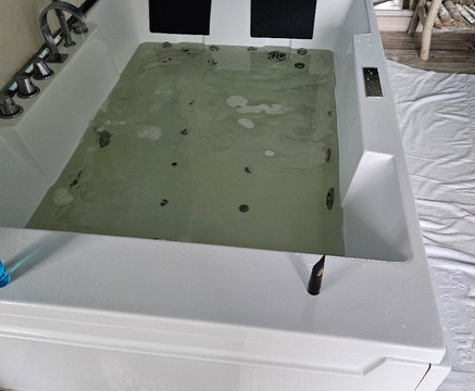 食人鱼汽车旅馆主图