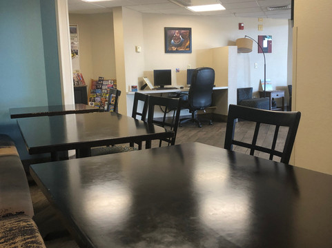 佩奇/鲍威尔湖戴斯套房酒店主图