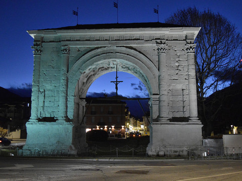 Arco Onorario d'Augusto-奥斯塔必去景点