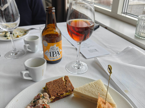 默勒格兰酒店主图