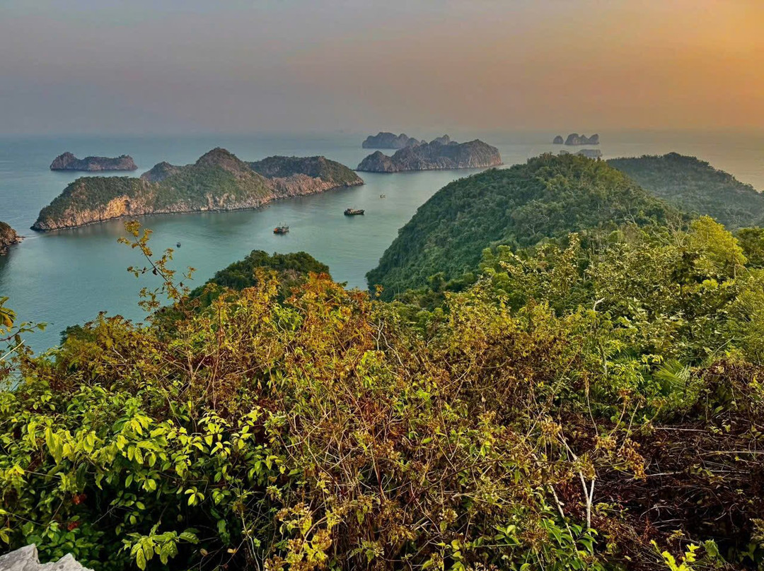 Blue Swimmer Outdoors-下龙湾必去景点