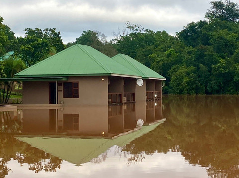 班姆布湖滨小屋主图