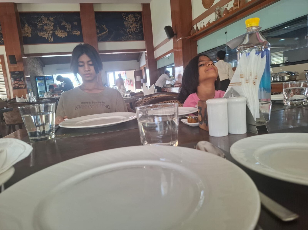 夏玛萨罗瓦门廊酒店